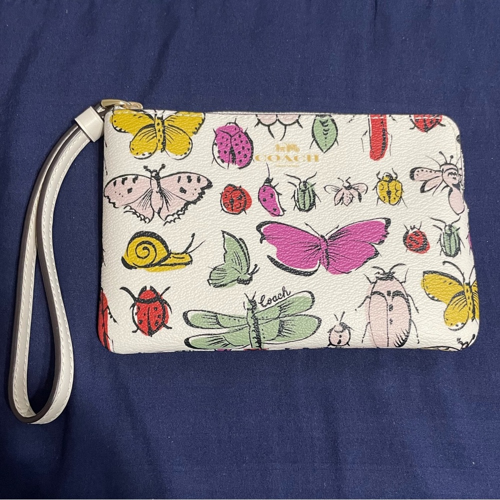 COPY - NWT Coach Wristlet - Corner Zip